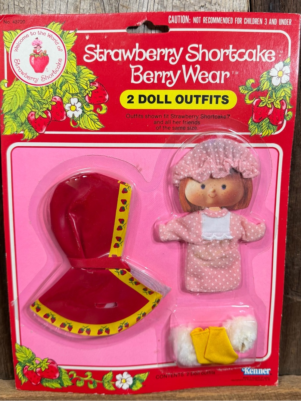 1982 Kenner Strawberry Shortcake Doll BERRY WEAR - QUICK & PRETTY Dress Outfits